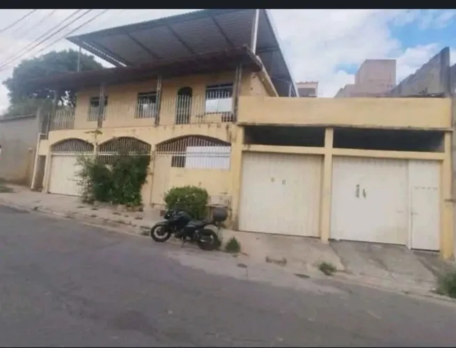 Três casas lote 370 região do barreiro 