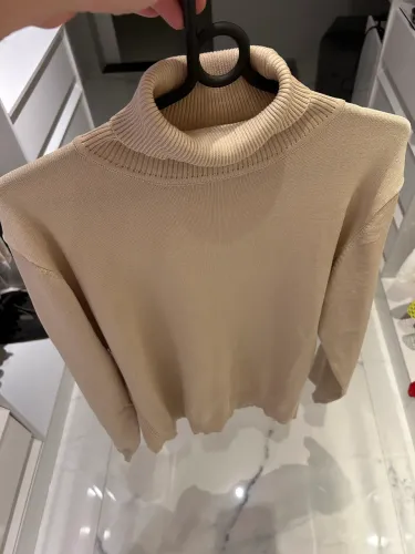 Roupa de frio gola alta