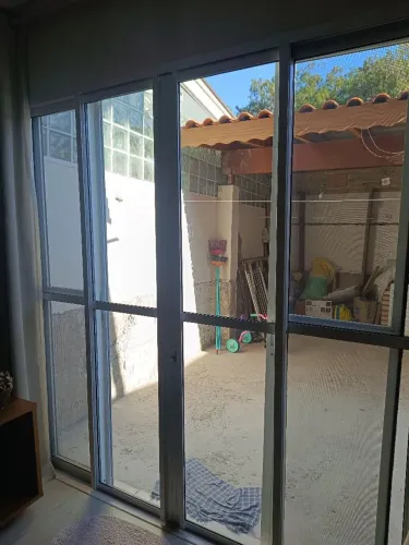 Porta correr aço branca 4 folhas SASAZAKI