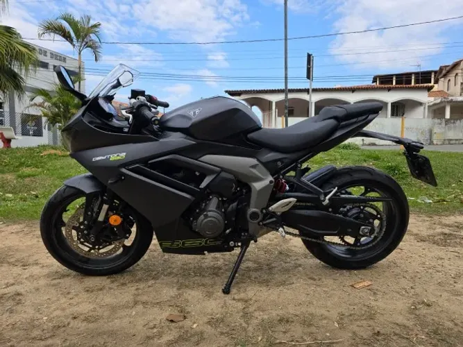 Triumph Daytona 660 (2025) - Apenas 2.789 km