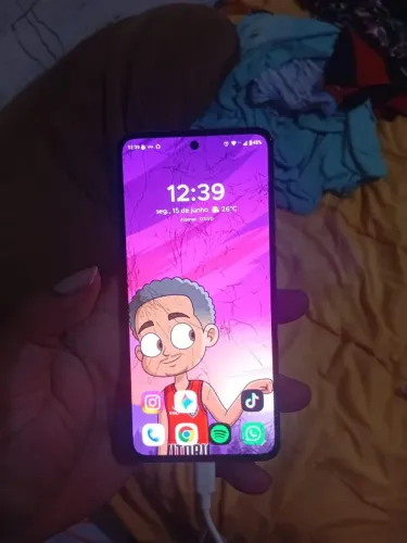 Moto G84 Trincado Dou volta em superior