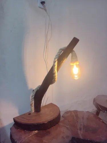 Luminaria rustica em pau ferro