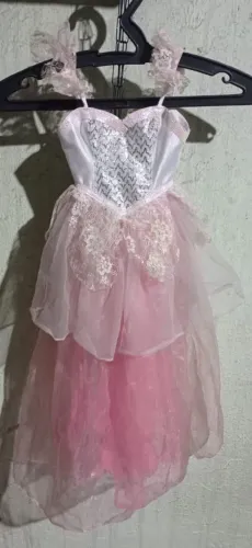 Roupa de princesa de boneca antiga acho que da Stephany gigante ou outras do mesmo tamanho