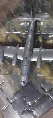 Miniatura aviao b29
