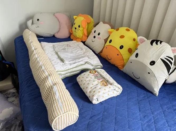 Kit berço amigos do Safari - Grão de gente, com um trocador de fraldas portátil 