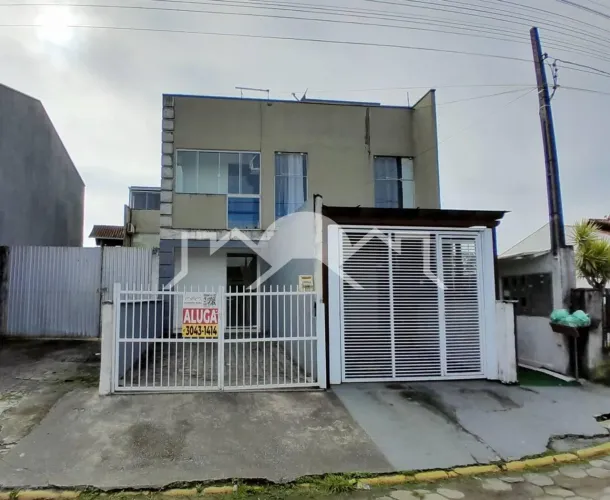 Casa Geminada Semi Mobiliada com 2 Quartos