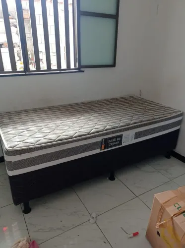 Vendo cama box solteiro