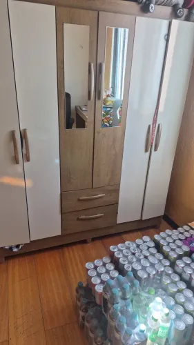 Vendo 1 Guarda-roupa