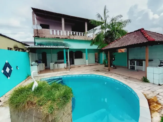 CASA LINDA COM PISCINA.