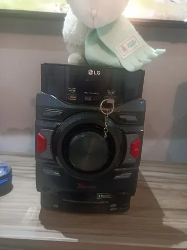 Vendo som LG em perfeito estado 