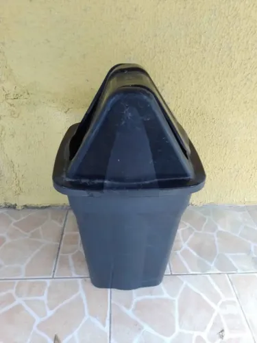 Lixeira Basculante 50L