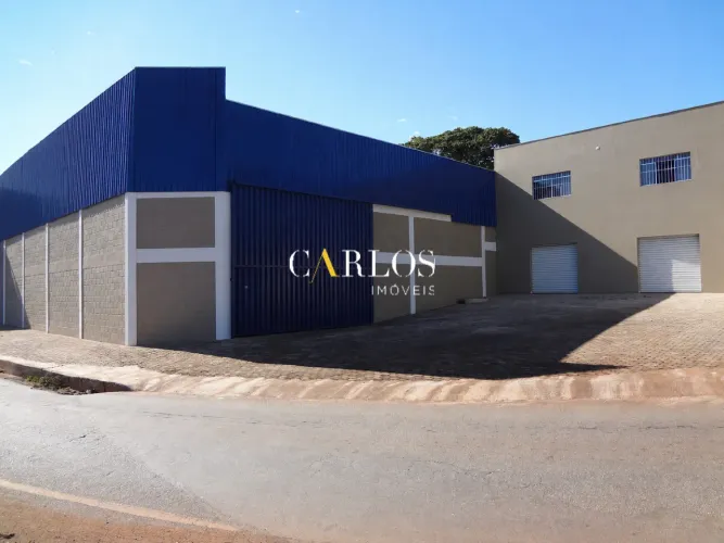 Galpão com 970m², Escritório e Estacionamento Na Marginal da Fernão Dias em São Joaquim de