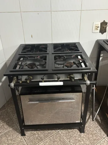 Fogão industrial 4 Bocas com forno 