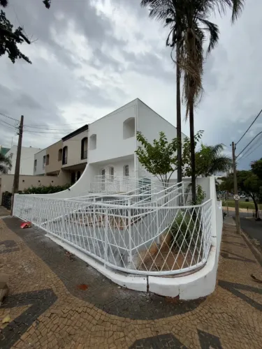 Casa Comercial e Residencial disponível para alugar no Jardim São Paulo em Americana/SP.