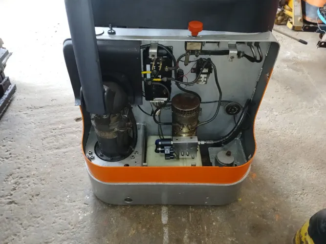 Empilhadeira EGV16