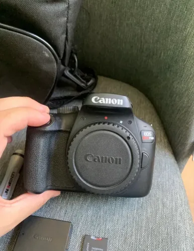 CÂMERA CANON T100 - Excelente 
