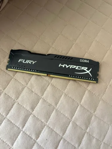 Memória RAM HyperX Fury 4GB DDR4 2400MHz com defeito