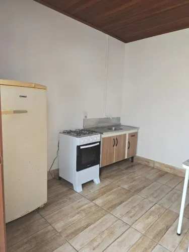 Kitnet SEMI-MOBILIADO com 1 quarto, no Partenom