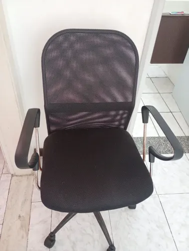 Cadeira Executiva giratória com amortecedor.r