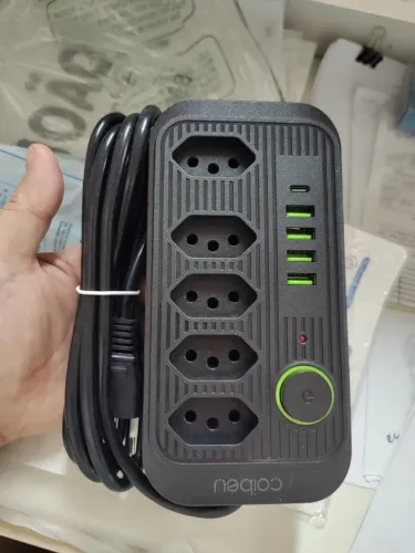 Régua de Energia com 5 Tomadas + USB