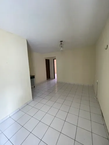 alugo apartamento no Cohajap excelente localização.