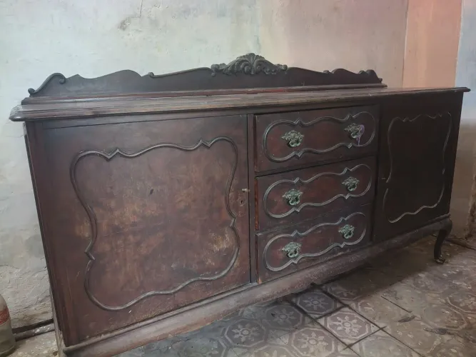 Móvel antigo buffet ou aparador de madeira