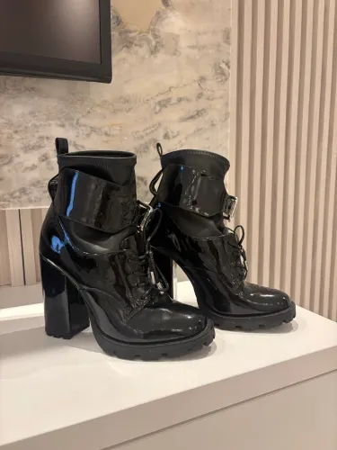 Bota Coturno de Salto Tratorado