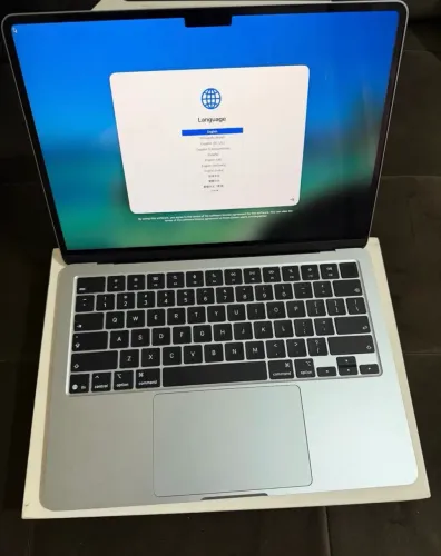 MacBook Air 2025 16GB