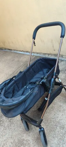 Kit carrinho de bebê e bebê conforto