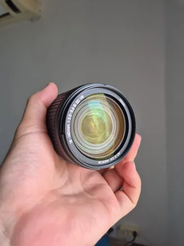 Lente Nikon AF-S Nikkor 18-140mm (18 140 mm) 3.5-5.6 (3.5 5.6) DX VR