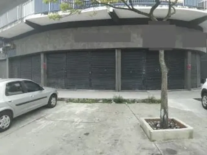 Alugo excelente Loja comercial, de esquina, em Curicica