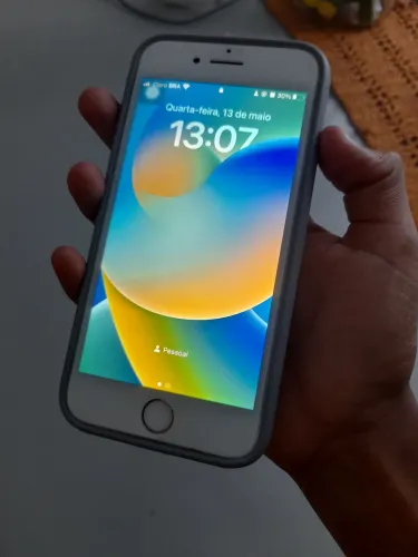 Vendo iPhone 8 consrrvado e funcionando  perfeitamente 