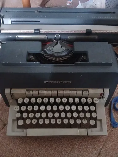 Maquina de datilografia olivetti linea 98