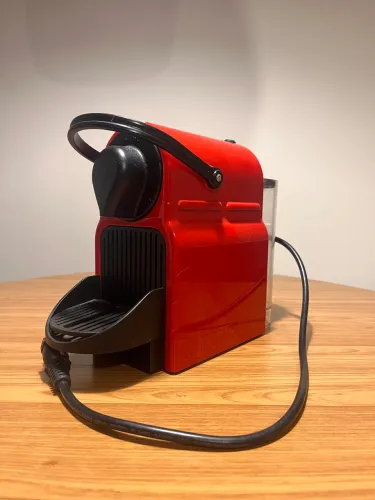 CAFETEIRA NESPRESSO INISSIA C40 VERMELHA 110V