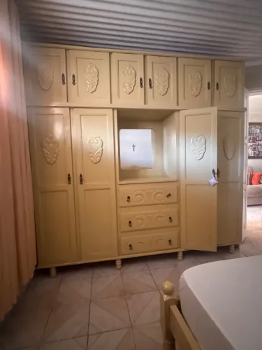 Guarda roupa de casal de madeira