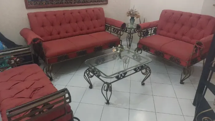 Conjunto Sofá 2 e 3 Lugares em ferro, Mesa de canto e centro de ferro e vidro e divan 