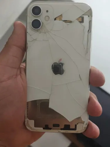iPhone 11 (detalhe)