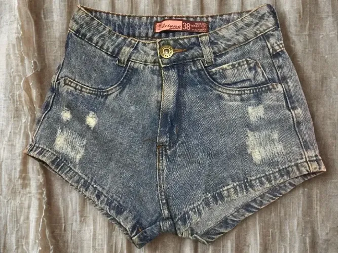 Short Jeans Feminino Cintura Alta Destroyed - Tam. 38 - Azul Claro(SEMINOVO)