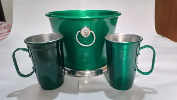 Conjunto Balde para Gelo + 2 Canecas Térmicas de Alumínio Verde