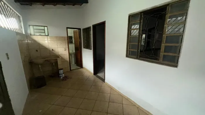 Casa para aluguel tem 50 metros quadrados com 2 quartos em Vila Maria Dilce - Goiânia - GO