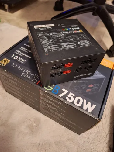 Fonte Thermaltake 750w Gold Plus 80