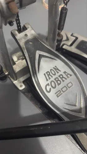 Pedaleira dupla bateria iron cobra 200 