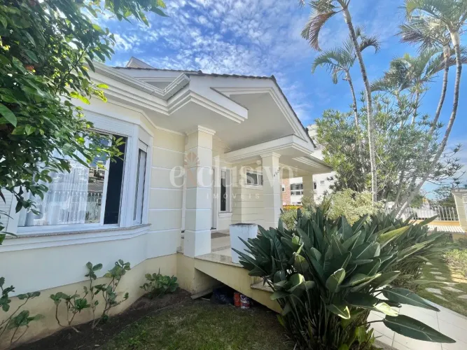 Casa 4 dormitórios (2 suítes) em Coqueiros