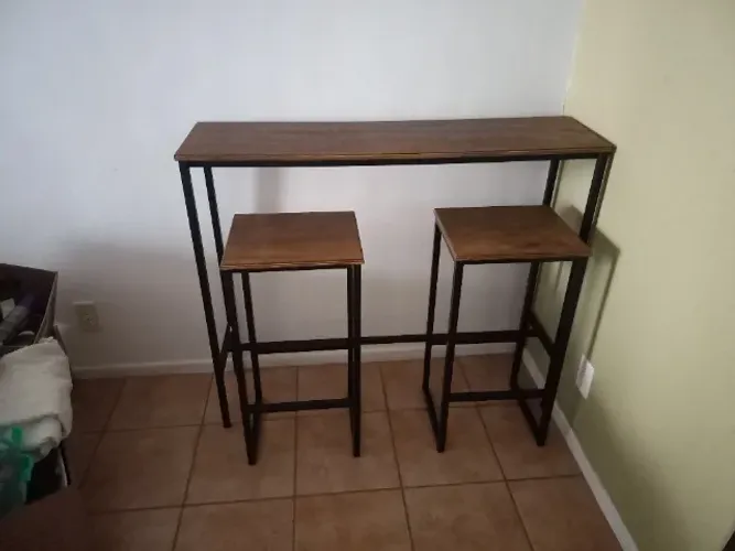 Balcão com duas banquetas industrial