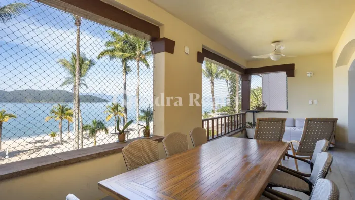 Apartamento com vista para o mar