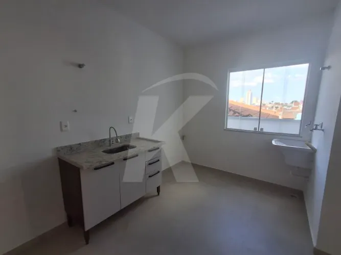 Apartamento com 2 quartos, sala, cozinha, banheiro, 1 vaga de garagem perto do metrô