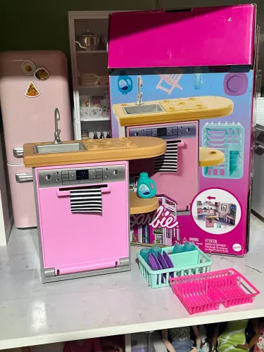 Barbie playset- lava louças