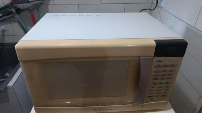 *VENDO MICROONDAS ELECTROLUX*