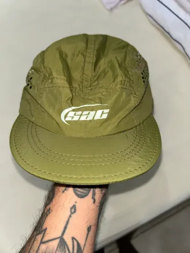 Boné Five Panel - raso, maleável e aba curtinha - STEPWAY 