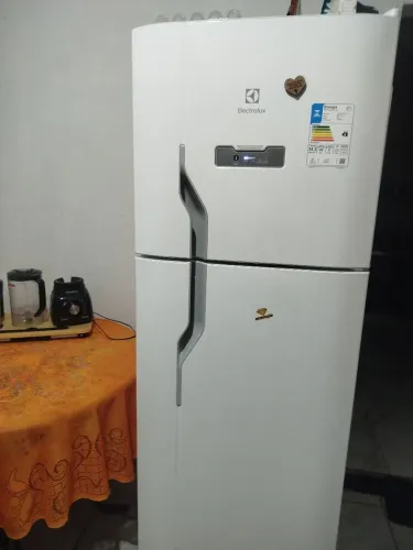 VENDO GELADEIRA NOVA ELETROLUX